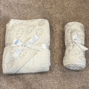 NEW Cloud Pattern White and Gray Hooded Towel & Blanket